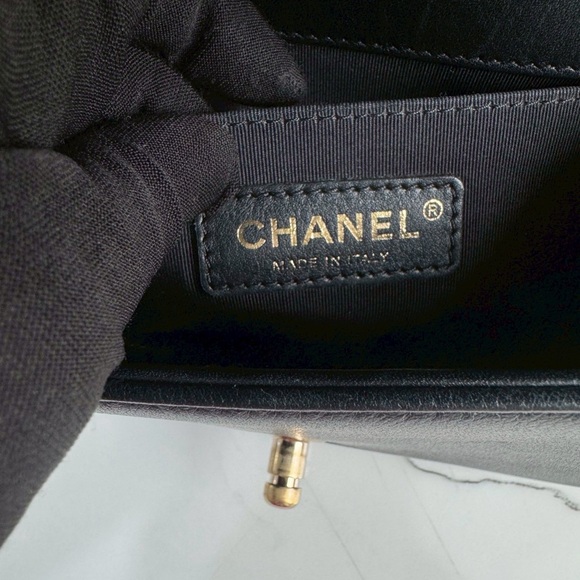 Chanel Black Quilted Leather Shoulder Bag - Picture 14 of 16